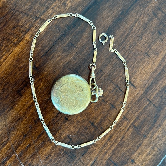 Vintage Caravelle Women’s Pocket Watch - Picture 4 of 6